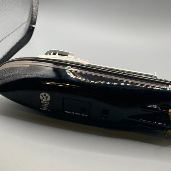 ERTL Texaco Fire Chief Tugboat Bank 2000 Diecast SELLING AS IS - Picture 4 of 4